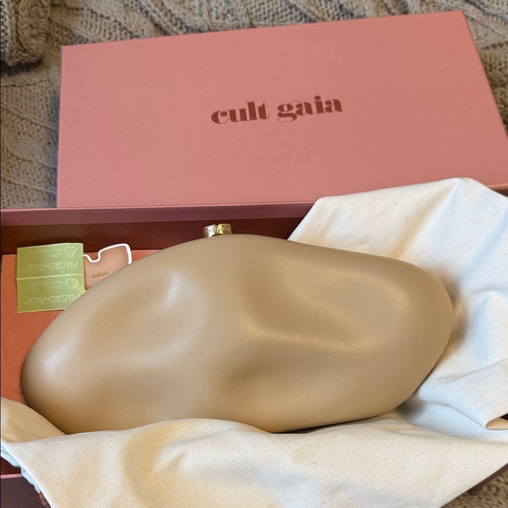 Cult Gaia Sand Clutch - Picture 4 of 4